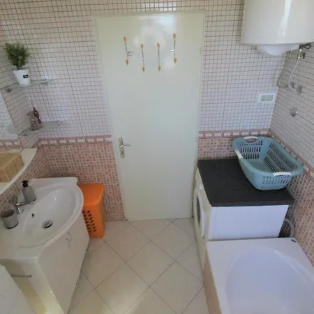Διαμέρισμα With Parking Space Rozac, - 27239 *