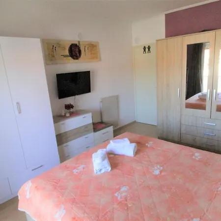 Διαμέρισμα With Parking Space Rozac, - 27239